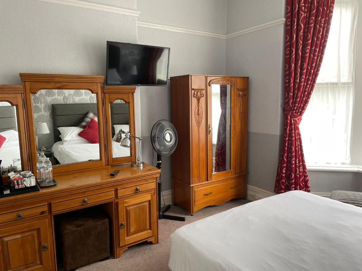Rostrevor - 4*
